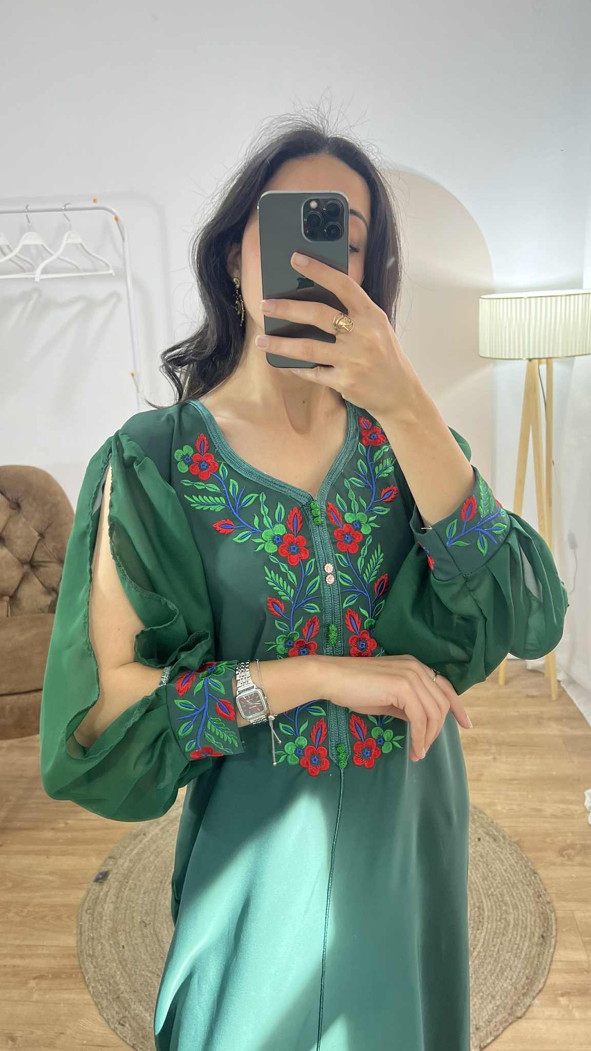 Djebba – broderie florale et manches ouvertes – Image 3